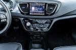 Chrysler Pacifica Hybrid S Appearance Package 2018 года